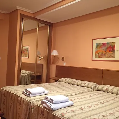 Hotel Benlloch Salas De Los Infantes