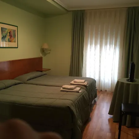 Benlloch Hotel Salas De Los Infantes