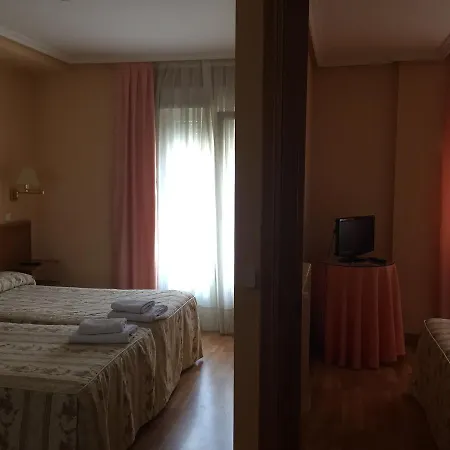 Hotel Benlloch Salas De Los Infantes